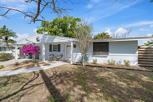 Building Photo - 2650 Leafy Ln