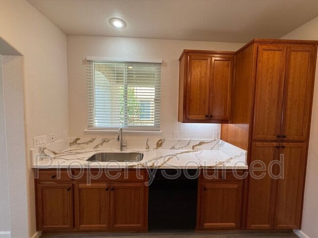 Building Photo - 617 Dody Dr