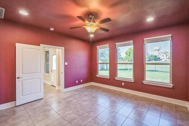 Building Photo - 305 Crossvine Trail