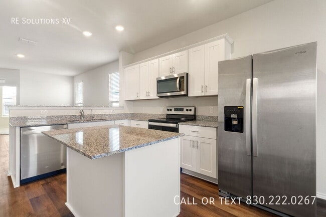 Building Photo - 10243 Band Wagon