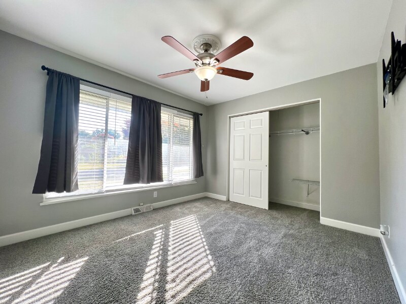 Building Photo - 210 E Madison St