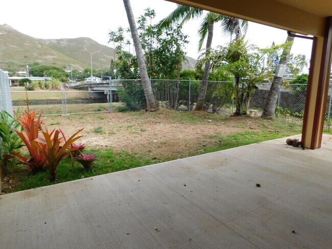 Building Photo - Kailua home on Kawainui canal, paddlers paradise, pet friendly