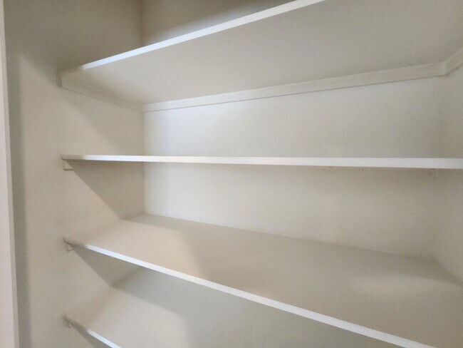 Building Photo - Spring Valley close to Restaurants and Shopping