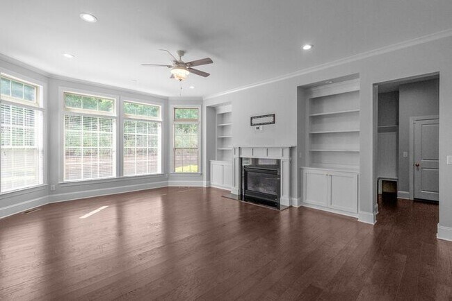 Building Photo - Stunning All-Brick Home in BridgeMill Community!