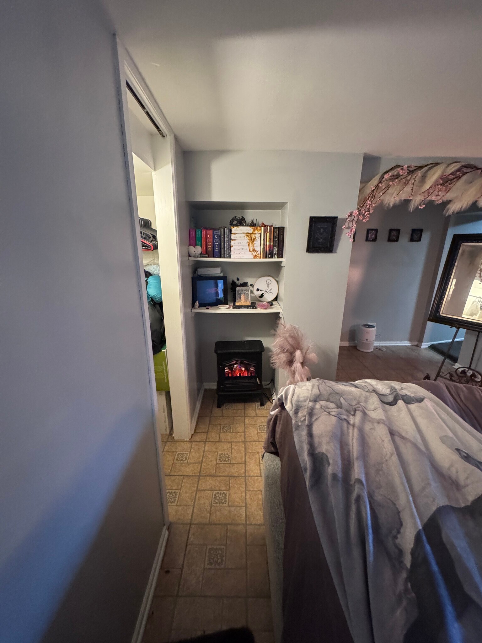 Building Photo - 4325 N Wolcott Ave