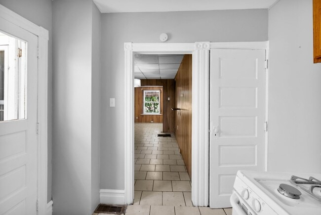 Building Photo - Charming 2-Bedroom Home with Private Backyard in Allentown