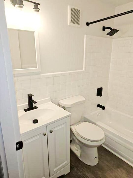 Building Photo - 5856 Highview Dr