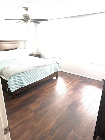 Building Photo - 5285 Mainstreet Park Dr