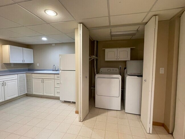 Building Photo - 6442 Urich Terrace