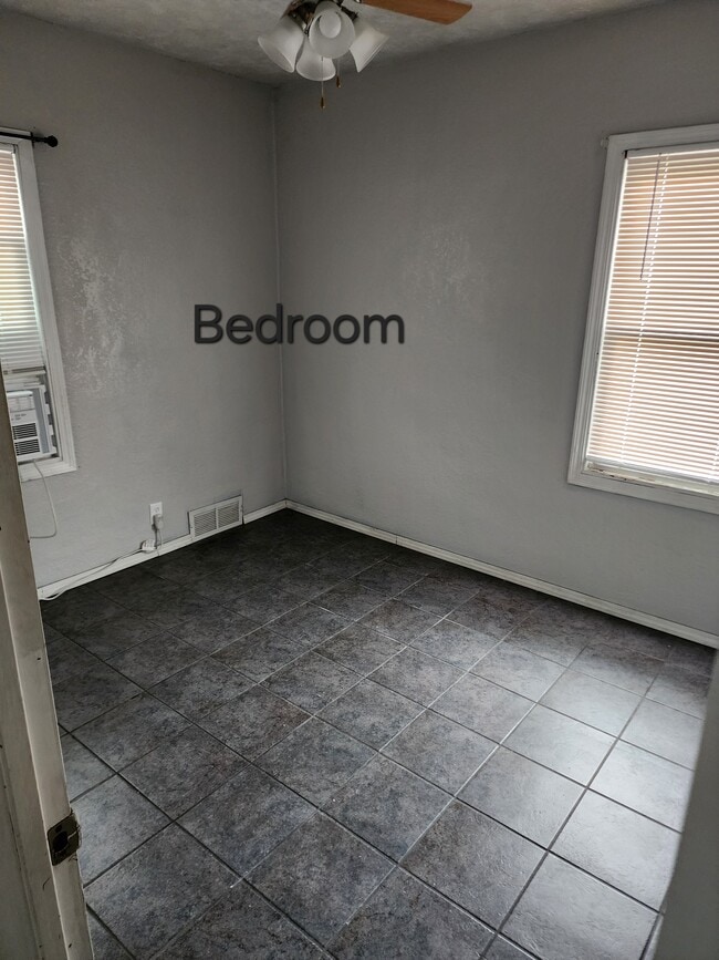 Building Photo - 1811 W 4th St