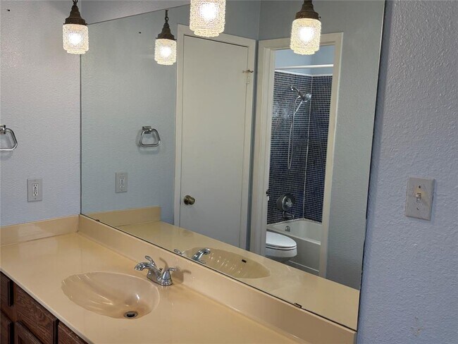 Building Photo - 12229 Mosley Ln