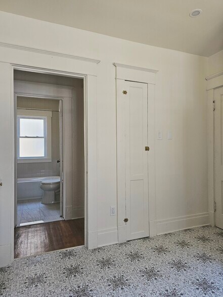 Building Photo - 148 Nassau Ave