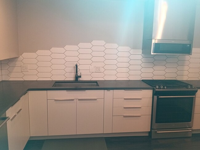 Building Photo - 4 Bedroom, 3 Bathroom Home! Schedule a Showing!!