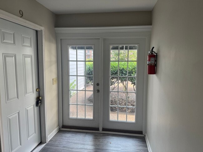 Building Photo - Beautiful Condo in Hillsboro Villlage