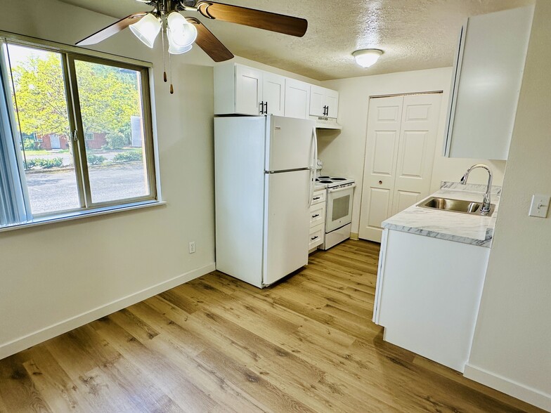 Building Photo - 3640 SW 114th Ave