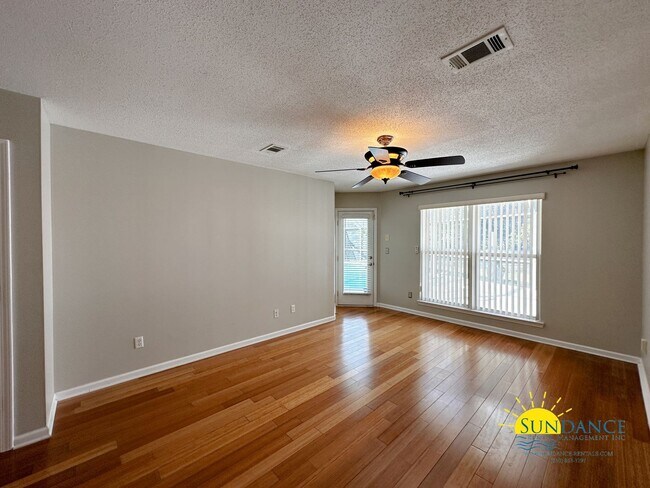 Building Photo - Lakefront home with Enclosed pool centered between Eglin and Hurlburt