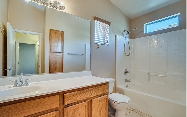 Building Photo - 2150 E Bell Rd