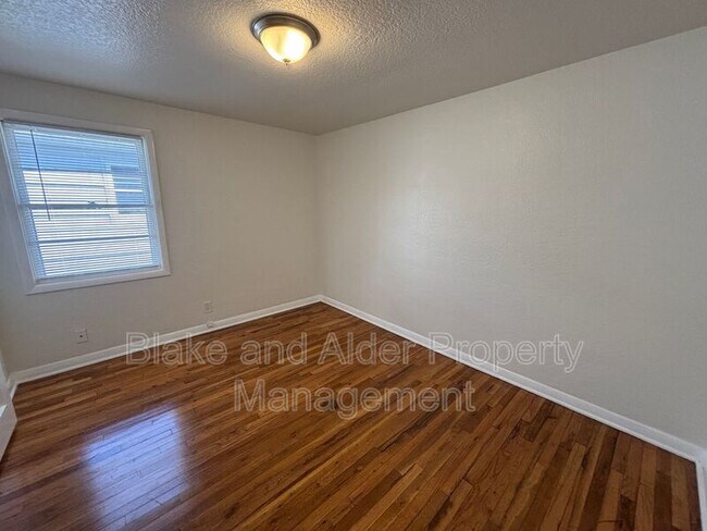 Building Photo - 656 Breys Ave NE