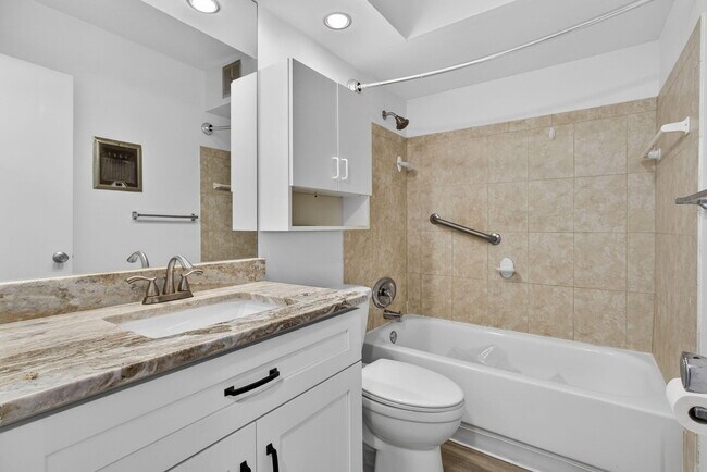 Building Photo - 100 Shore Ct