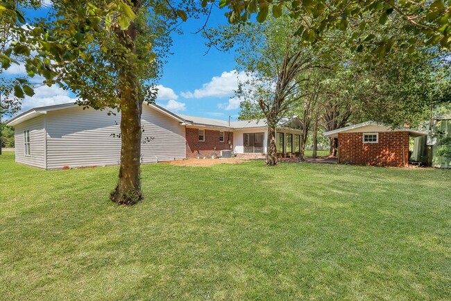 Building Photo - $500.00 OFF FIRST MONTHS RENT!!!!!