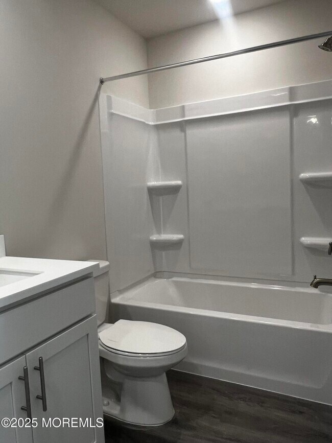 Building Photo - 10 Baybreeze Dr