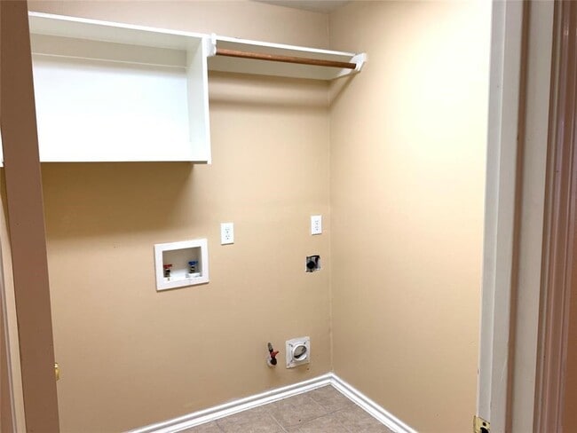 Building Photo - 9119 Melody Park Ln