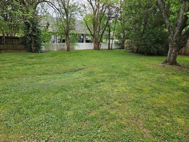 Building Photo - 511 Winthorne Ct