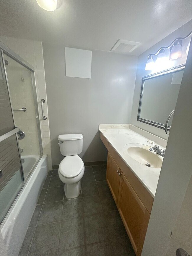 Building Photo - 11th Floor at Piikoi Plaza - Available Dec. 15, 2025