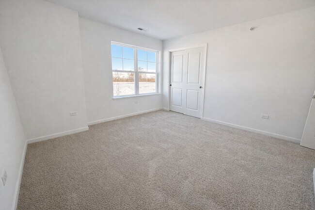 Building Photo - 16517 Golden Vly Ln