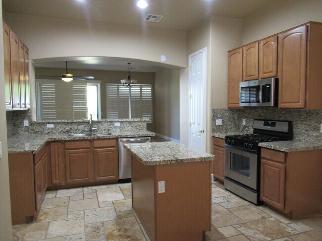 Building Photo - 4 Bedroom Home in Gilbert