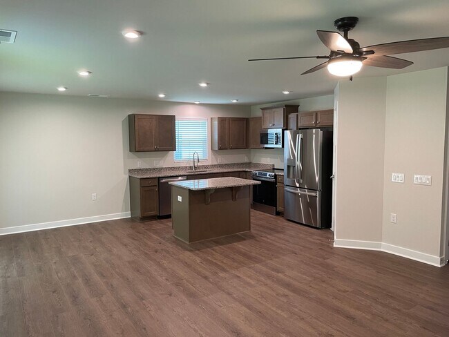 Building Photo - 3 Bedroom 2 Bathroom House In Hickman's Cr...