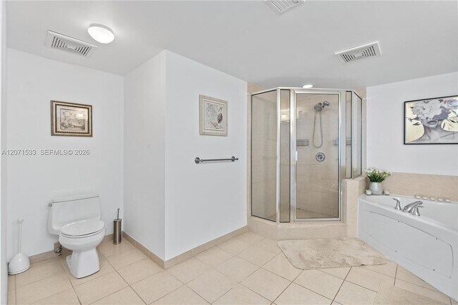 Building Photo - 16699 Collins Ave