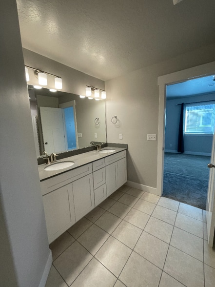 Building Photo - 293 W 590 N