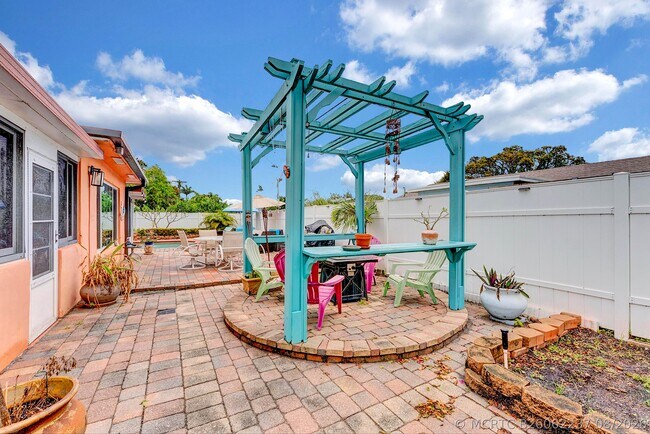 Building Photo - 661 Eagle Cir