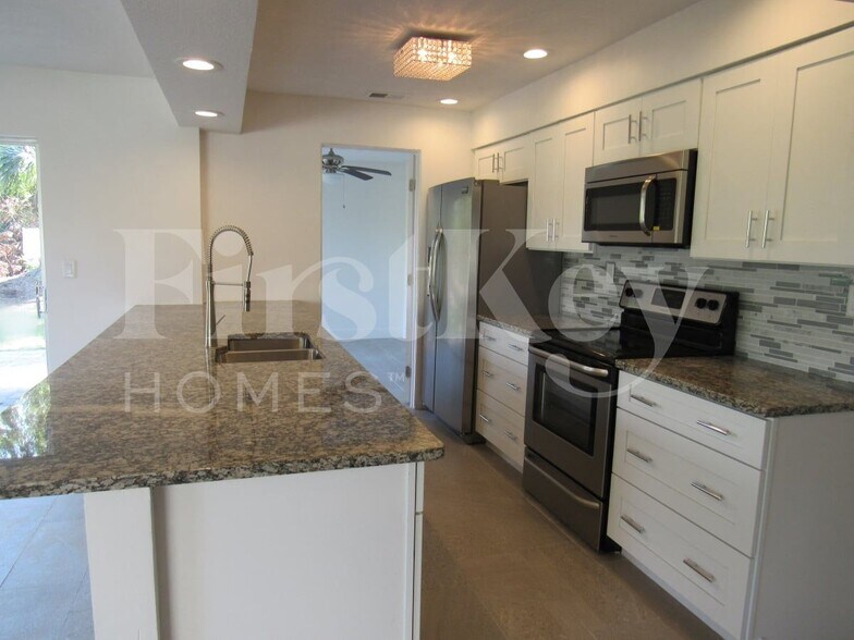 Building Photo - 7347 Barragan Rd