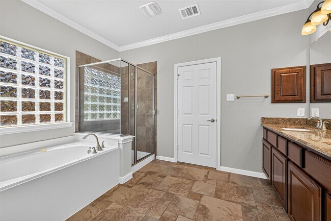 Building Photo - 50 Vershire Cir