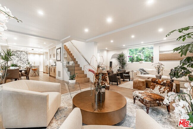 Building Photo - 1438 San Ysidro Dr