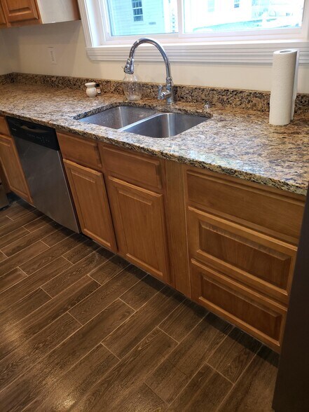 Building Photo - 27 Martha St