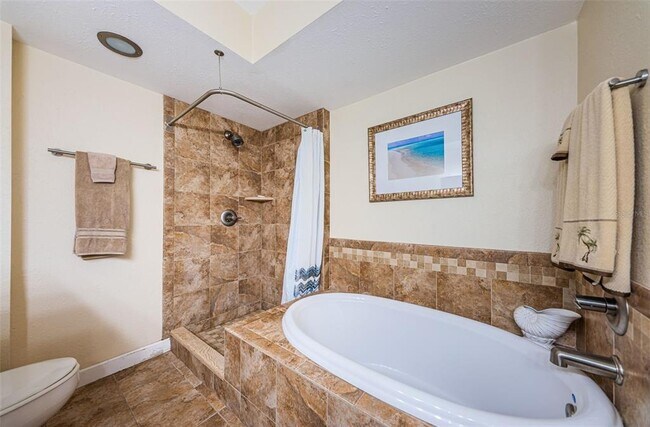 Building Photo - 6105 Bahia Del Mar Cir