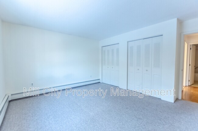 Building Photo - 23 Country Club Dr