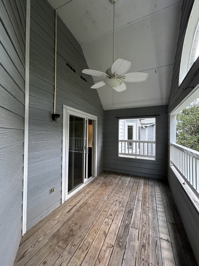 Building Photo - 104 Breezewood Dr