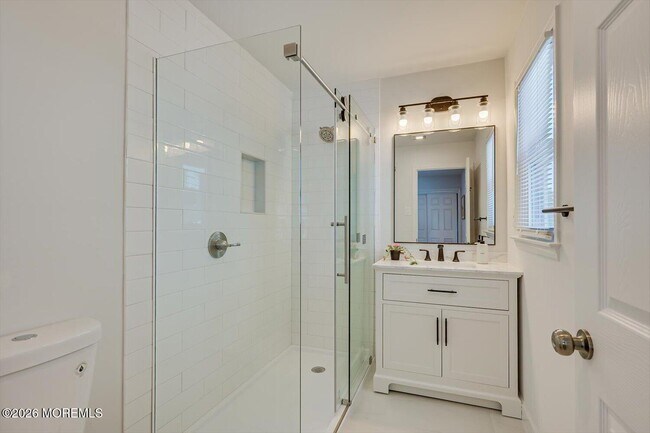 Building Photo - 212 10th Ave