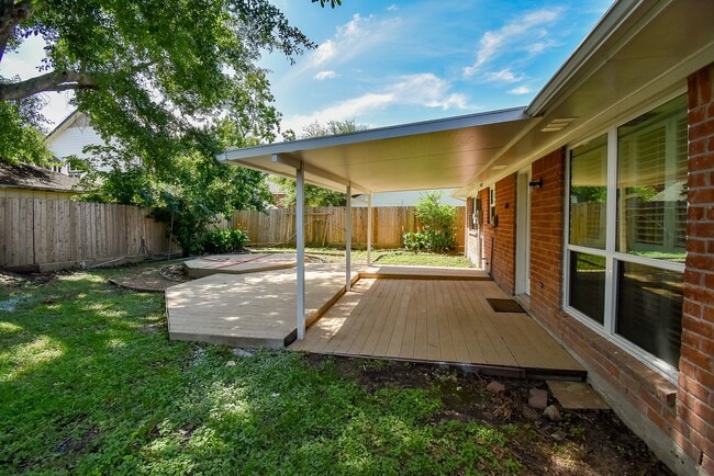 Building Photo - 154 Squires Bend