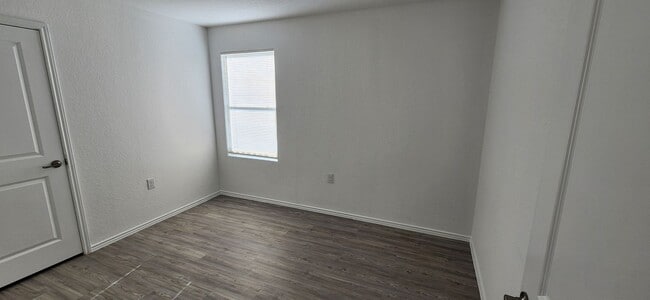 Building Photo - Thea Meadows-4-bedroom, 2 baths
