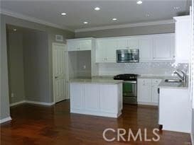 Building Photo - 79 Splendor