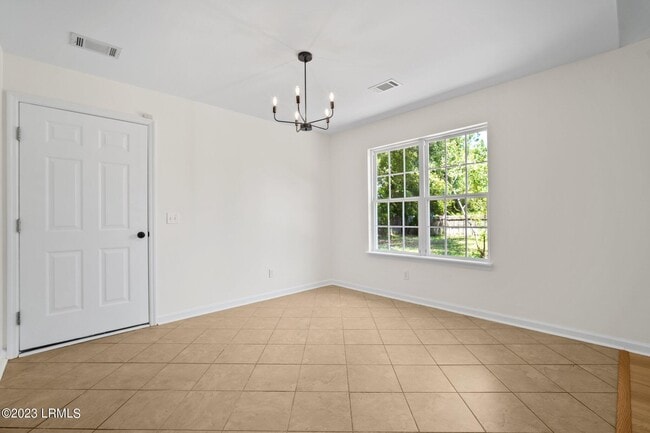Building Photo - 7 Grandiflora Ln