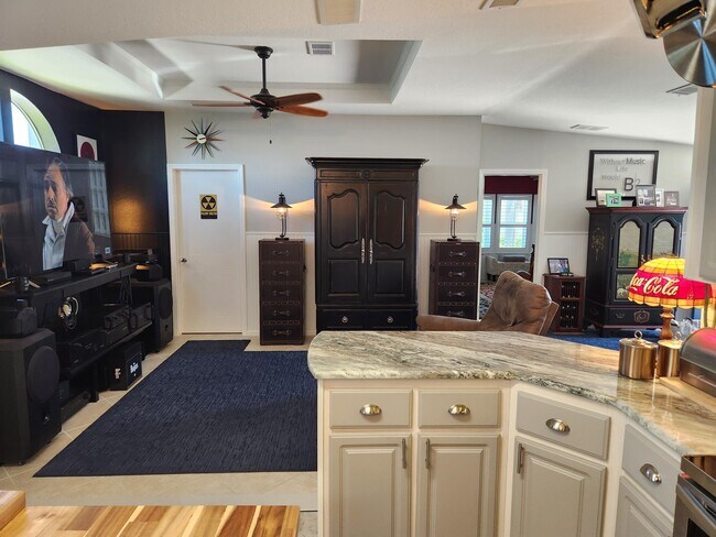 Building Photo - 7717 White Egret Ln