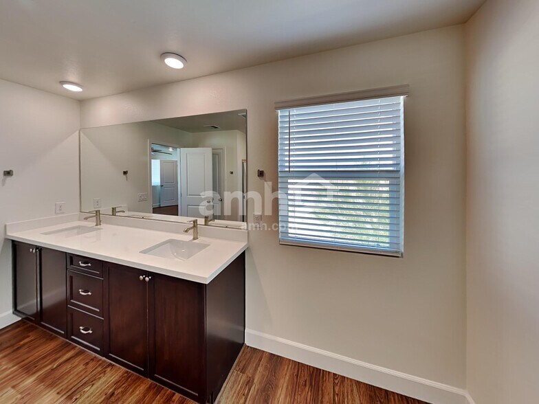 Building Photo - 6034 Theodore St