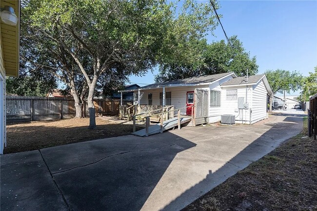 Building Photo - 4334 Randall Dr