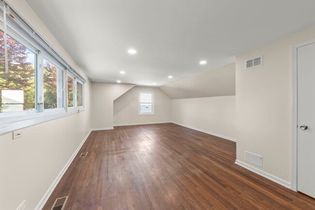 Building Photo - 345 Green Valley Dr